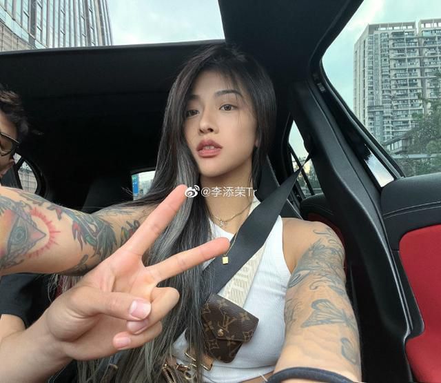 但拉波尔塔看到了在规定的期限内完成交易的困难，他在八月底被迫提供了个人保证以继续这笔收购，并且同意延长支付的时间。